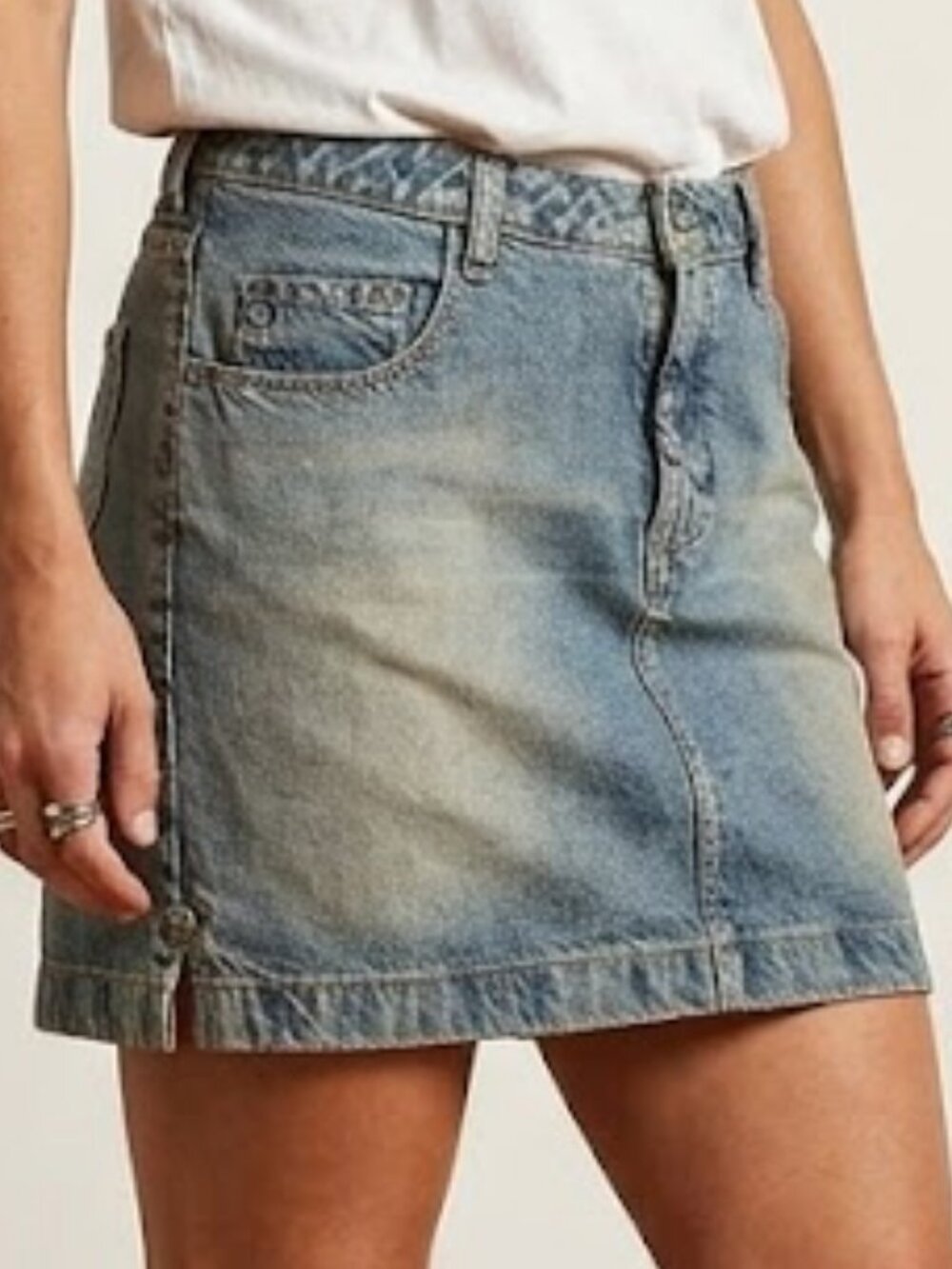 Vtg Silver Jeans Co Denim Mini Skirt Made in Canada Size 30 Y2K 90s Med Wash